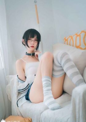 裸体宫女跪侍皇上h